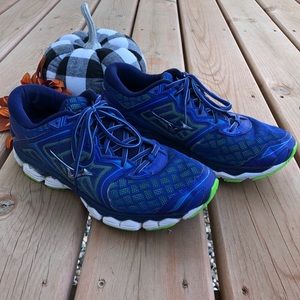 Mizuno running shoes men’s 10/women’s 11